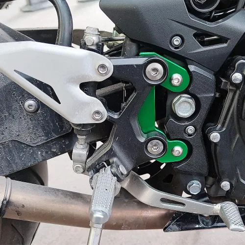 Vista 6 de Estriberas para motocicleta Reposapiés trasero ajustable trasero (hacia arriba 0.984 in, atrás 0.512 in) (para vehículo Kawasaki) Z500; NINJA500