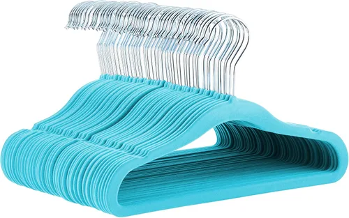 Vista 9 de Amazon Basics Perchas de terciopelo antideslizantes para niños que ahorran espacio con muescas para el hombro, construcción resistente para Beige