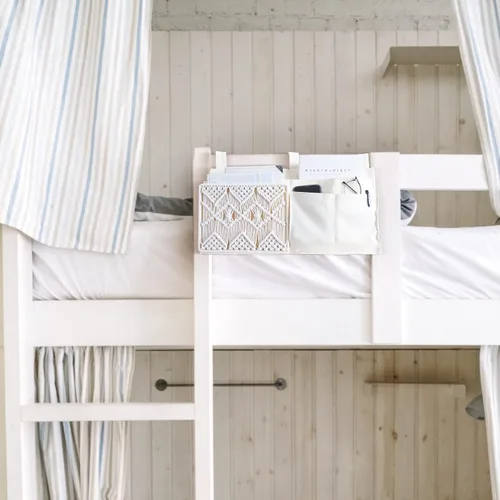 Vista 2 de Mkono Organizador colgante para mesita de noche, litera tejida con 7 bolsillos, bolsa de almacenamiento para cama, estilo bohemio, con control