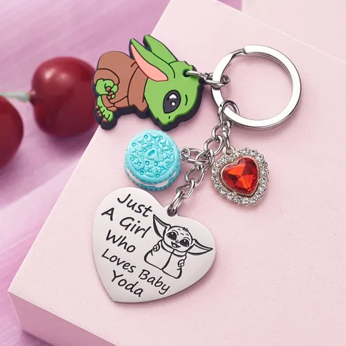 Vista 7 de Melix Home Regalos para bebé Yoda, lindo llavero mandaloriano, regalo para hija, adolescentes, niñas, llaveros de corazón Yoda, regalo de cumpleaños