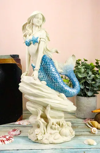 Vista 2 de Ebros Gift Figura náutica marina de sirena de cola azul aguamarina sentada en el mar roca figura 11.5 pulgadas de alto océano aguamarina princesa
