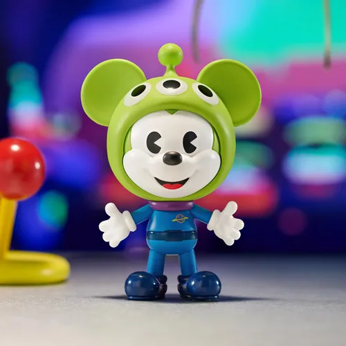 Vista 6 de POP MART Disney Mickey Remixed: Mickey Meets Pixar Series Bind Box, juguetes coleccionables para decoración del hogar, regalos de cumpleaños