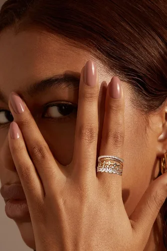 Vista 9 de FUNEIA Anillos apilables de oro para mujer, no se deslustra, a la moda, delicados, chapados en oro de 14 quilates, juego de anillos de pulgar