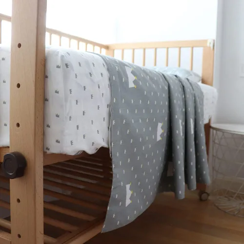 Vista 6 de Juego de ropa de cama de cuna 100% algodón para bebés, niños y niñas, 3 piezas, incluye funda de edredón, sábana bajera, funda de almohada Gris