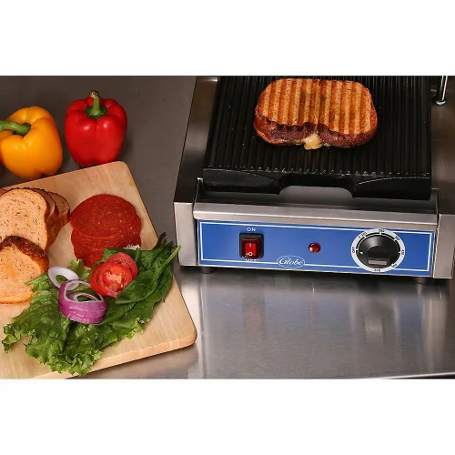 Vista 2 de Globe GPG10 Bistro Eléctrico Encimera Ranurada Panini Single Grill, NSF