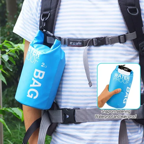 Vista 5 de Bolsa seca impermeable de 2 litros, saco ligero enrollable para kayak, natación, campamento y playa, compacto y resistente al agua, esencial