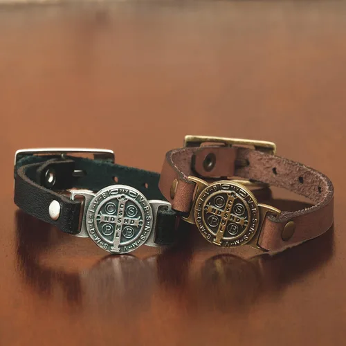 Vista 9 de Intercession Pulsera de protección de cuero genuino de San Benito - Hecho en Brasil