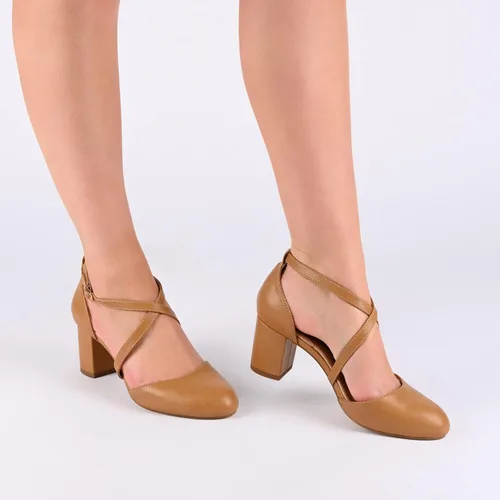 Vista 6 de Journee Women's Comfort Foam Foster Pumps