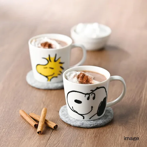Vista 3 de Kaneshotouki Snoopy & Woodstock 623750 - Juego de 2 tazas (9.5 fl oz), de cerámica blanca, para uso diario, resistente al calor, fabricado en Japón