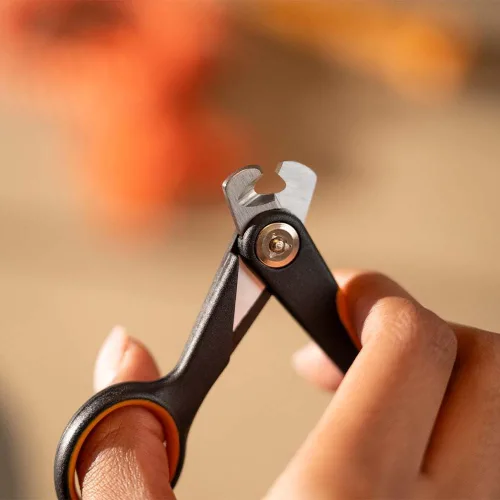 Vista 8 de Fiskars Cortauñas para mascotas, recortadores de uñas pequeños para gatos