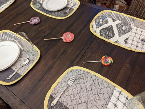 Vista 4 de Handcrafted in the USA, Set of 6 Patchwork Quilted Placemats: 100% Cotton Embodying Farmhouse Elegance in Artisan's Harmony of Grey Shades and Yellow