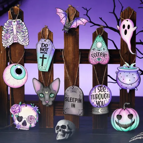 Vista 4 de Maitys 36 piezas de adornos de Navidad góticos, adornos de árbol de Navidad de madera espeluznantes de terror, fantasmas morados y rosas, gato