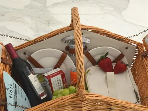 Vista 4 de Picnic at Ascot Dorset - Cesta de picnic personalizada de sauce estilo inglés con servicio para 4 personas, diseñada, montada y aprobada de calidad