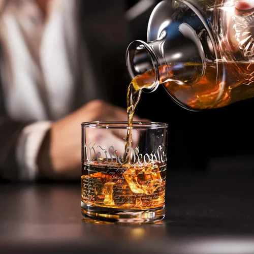 Vista 2 de Constitution Of The United States - Vaso de whisky a la antigua usanza, regalo patriótico We The People American USA - 10 oz - Fabricado en Estados