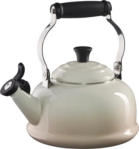 Vista 13 de Le Creuset Tetera silbante de acero esmaltado, 1.7 cuartos de galón, color cereza
