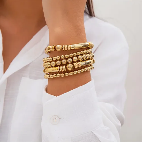 Vista 4 de Juego de 5 pulseras de cuentas de oro para mujer, juego de pulseras apilables de bolas de cuentas chapadas en oro de 14 quilates, pulseras