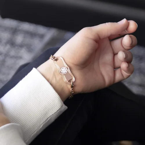 Vista 3 de Lauren's Hope - Pulsera de identificación médica con grabado personalizado en tono oro rosa para mujer, grabado gratuito, diabetes, warfarina