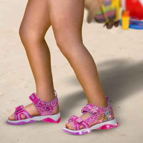 Vista 2 de Nickelodeon Zapatos iluminados de Paw Patrol para niñas, sandalias de verano, zapatos de agua para niños, Skye Everest, correa ajustable para playa