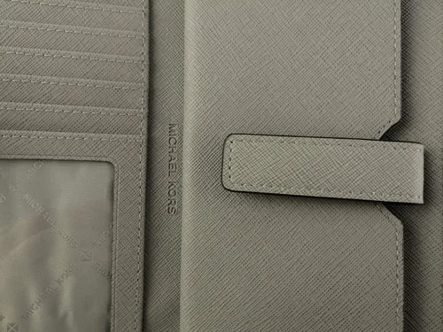 Vista 9 de Michael Kors - Billetera de viaje con doble cremallera para mujer modelo Jet Set con correa para la muñeca