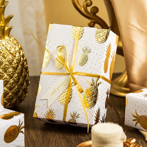 Vista 5 de Flyhill - Rollo de papel kraft de piña en lata - 17 pulgadas X 33 pies - Diseño de papel de regalo con piña 3D en relieve metálico dorado