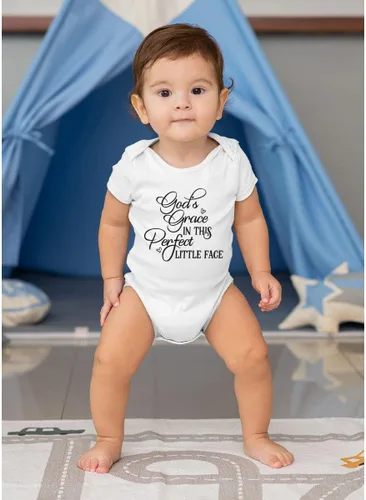 Vista 3 de FastDeliveryTees Mameluco familiar de Navidad, body de bebé, mameluco divertido, lindo blanco, ropa de bebé