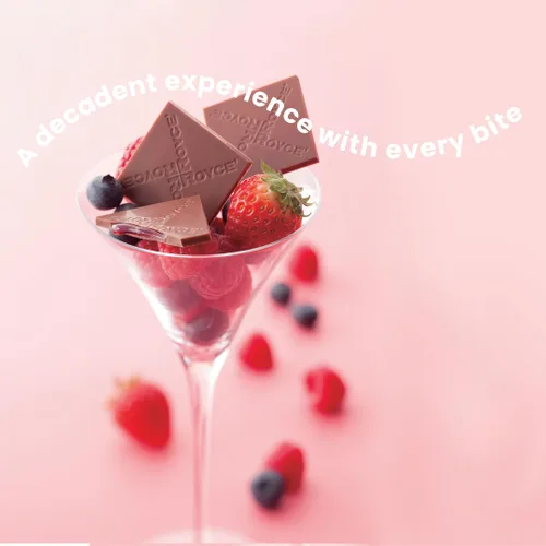 Vista 6 de ROYCE Prafeuille Chocolat "Berry Cube"- Surtido de chocolate con leche perfumado de fresa con relleno de salsa tarty Set de regalo de chocolate