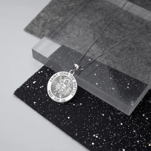Vista 4 de PicturesOnGold.com Medalla religiosa de San Juan Bautista, tamaño de níquel de 34 pulgadas, plata de ley, joyería de protección, regalos cristianos