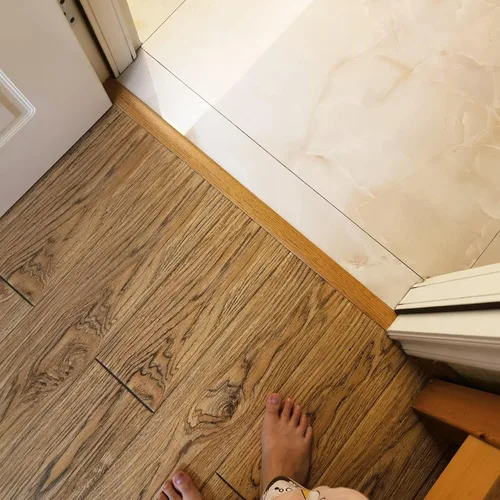 Vista 7 de Tira de transición de suelo de madera con moldura en T, flauta reductora de puerta para cocina, dormitorio, balcón, protector de borde de alfombra