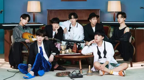 Vista 4 de BTS Be Essential Edition CD1p Poster On Pack140p PhotoBook7p PhotoCard1p PhotoCardMensaje PhotoCard SetSeguimiento Kpop sellado