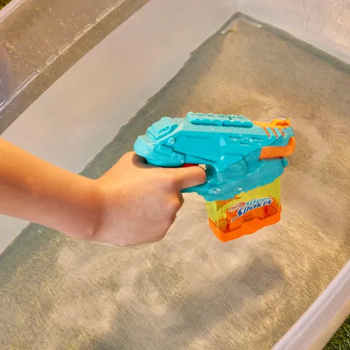 Vista 7 de Nerf Super Soaker Mini Dunk-Fill Funpack 4 lanzadores de agua Tanques de llenado instantáneo fácil, simplemente sumerge y vaya Tanques de 3.4