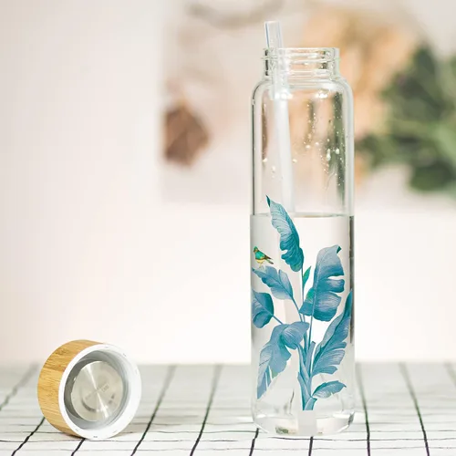 Vista 2 de Botella de agua de vidrio de 32 onzas con popote, botella de vidrio de borosilicato de boca ancha con tapa de bambú y funda de neopreno