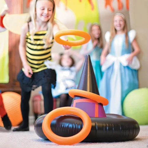 Vista 5 de Fun Express Juego inflable de lanzamiento de anillo de sombrero de brujas - Juego de Halloween - 5 piezas - multicolor