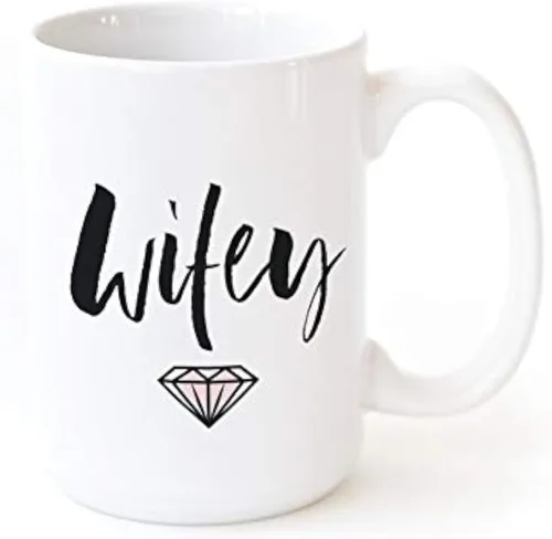 Vista 6 de The Cotton & Canvas Co. Taza de café de cerámica de la boda de la mejor dama de honor de la historia. Regalo de fiesta nupcial