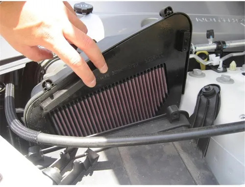 Vista 4 de K&N Filtro de aire del motor: Aumente la potencia y la aceleración, lavable, Premium, Filtro de aire de repuesto para automóvil: compatible