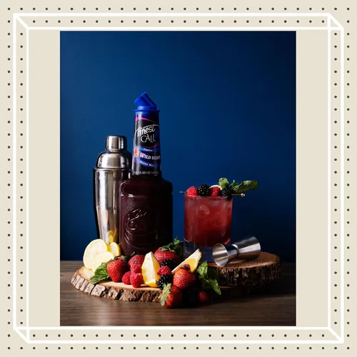 Vista 3 de Finest Call Mezcla de bebida de puré de bayas silvestres premium, botella