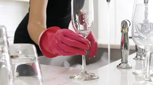 Vista 2 de Casabella Guantes de Limpieza Doméstica Reutilizables Premium Waterblock, Mediano, Rosa
