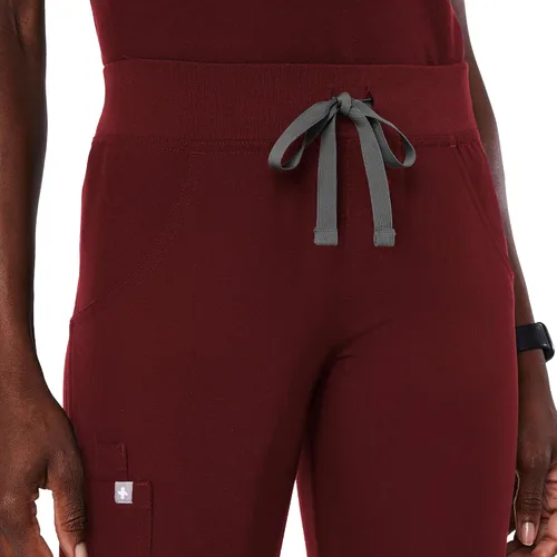 Vista 2 de FIGS Livingston - Pantalones médicos básicos para mujer, cintura de yoga, 2 bolsillos, ajuste clásico de pierna recta 2-Borgoña