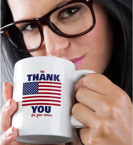 Vista 2 de 3dRose Janna Salak Designs Holidays - Le agradecemos su servicio - Veterano - Tazas (mug_350537_3)
