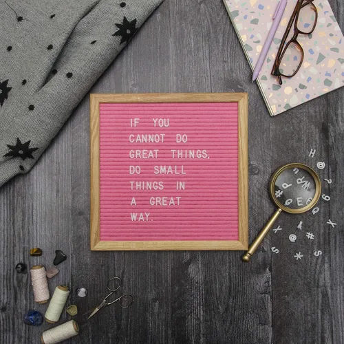 Vista 6 de Felt Like Sharing Letras de plástico para tablero de letras (letras blancas - 1/2 pulgada, 326 piezas) - Personajes y símbolos intercambiables