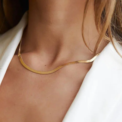 Vista 4 de Honsny Collares de oro con inicial para mujer, delicado colgante de letra cuadrada de serpiente de oro de 18 quilates, collar de gargantilla