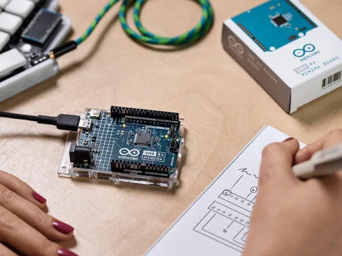 Vista 7 de Arduino UNO R4 Mínima [ABX00080]