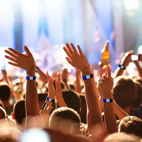Vista 6 de OUCHAN Pulseras holográficas de plástico para fiestas, color azul, paquete de 500 pulseras de vinilo para eventos, clubes, reuniones de música