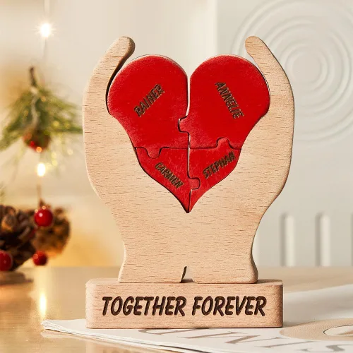 Vista 4 de Pies de bebé de madera personalizados con nombres de familia, We are One, rompecabezas de nombres de miembros de la familia personalizados, regalos