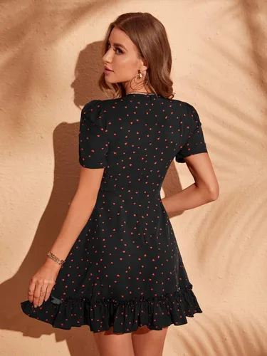 Vista 2 de SHENHE Vestido corto acampanado con estampado de corazón y cuello en V profundo, manga corta, dobladillo con volantes