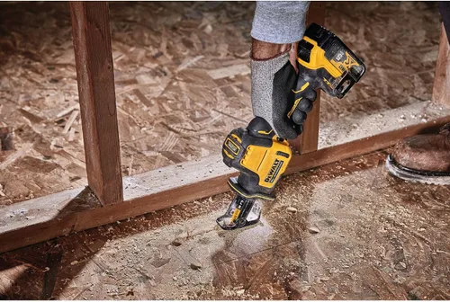 Vista 6 de DEWALT Sierra recíproca ATOMIC 20V MAX* con una sola mano, inalámbrica, solo herramienta (DCS369B)