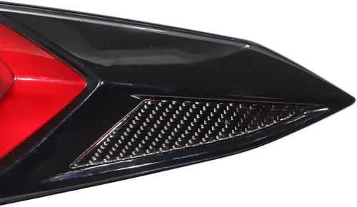 Vista 4 de Daeiclru Adhesivo triangular de fibra de carbono real para luz trasera trasera compatible con Chevrolet Corvette C8 2020-2023, accesorios de moldura
