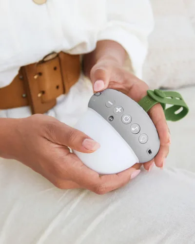 Vista 5 de Skip Hop Máquina portátil de sonido para dormir para bebés, brilla conmigo bellota