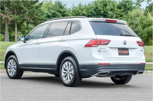 Vista 7 de CURT 13381 Enganche de remolque Clase 3, receptor de 2 pulgadas, Compatible con algunos modelos de Volkswagen Tiguan