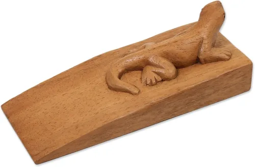 Vista 5 de NOVICA Tope de puerta de lagarto de madera de Suar tallado a mano marrón, 'Handy Gecko In Brown
