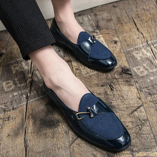 Vista 5 de Zapatos de vestir de esmoquin con punta puntiaguda para hombre, mocasines de piel de charol empalme de gamuza casual Derby Oxford sin cordones